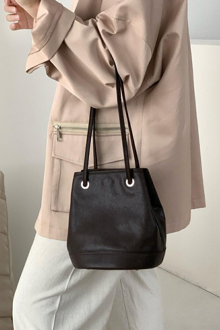 MBH Top-Grain Vegetable-Tanned Leather Bucket Bag Retro Minimalist Crossbody Shoulder Bag - Image 5